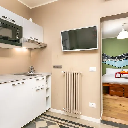 Live And Work On - ليكو